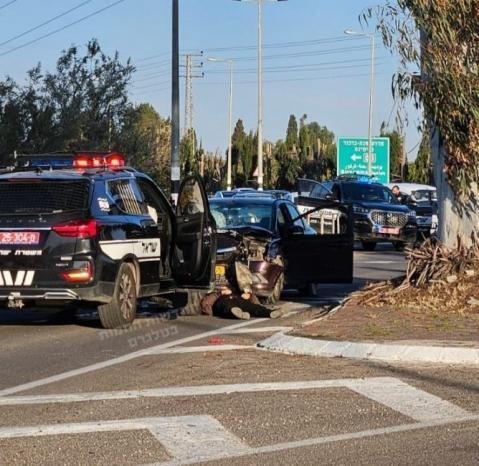 محدث : استشهاد المنفذ.. إصابة 11 مستوطنا في عملية دهس وطعن قرب بلدة الخضيرة بالداخل المحتل