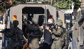 الاحتلال يعتقل مواطنا من يتما ويقتحم أحياء عدة في نابلس