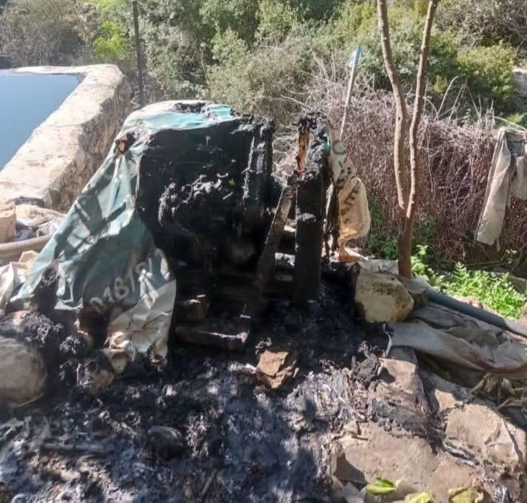 مستعمرون يدمرون ويحرقون ممتلكات زراعية ومضخات مياه في بيتللو شمال غرب رام الله