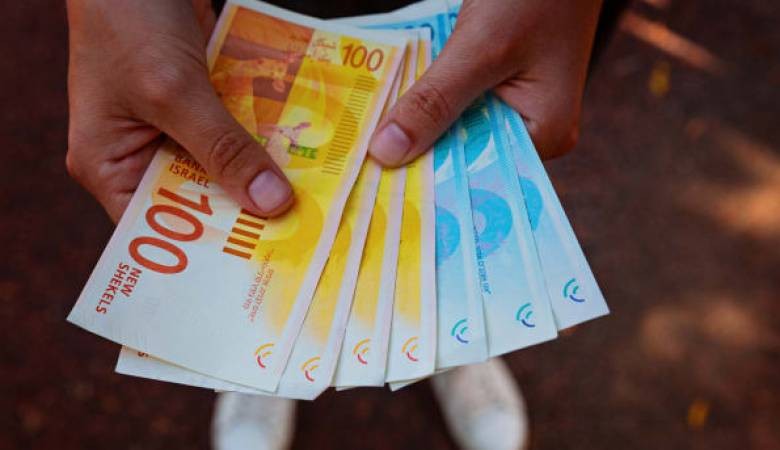 محكمة إسرائيلية تُصادر 2.7 مليار شيكل من أموال المقاصة الفلسطينية