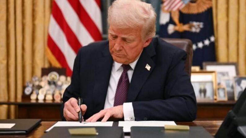 في رد على امكانية ضم الضفة .. ترامب: مساحة إسرائيل "أصغر من قلم" في طاولة الشرق الأوسط