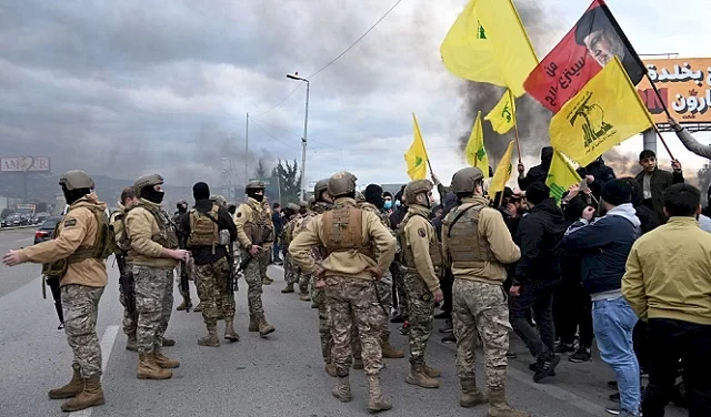 مناوشات وتوترات بين الجيش وأنصار حزب الله على طريق مطار بيروت