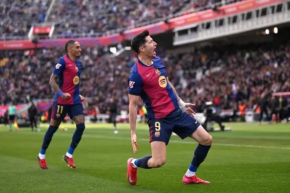 بالصور : بلدغة ليفاندوفسكي.. برشلونة يعبر فخ ألافيس ويلاحق الريال وأتلتيكو