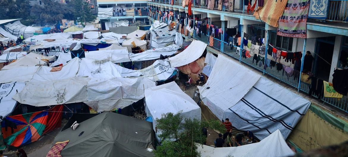 لقاء يبحث سبل تحسين أوضاع مراكز الإيواء في قطاع غزة