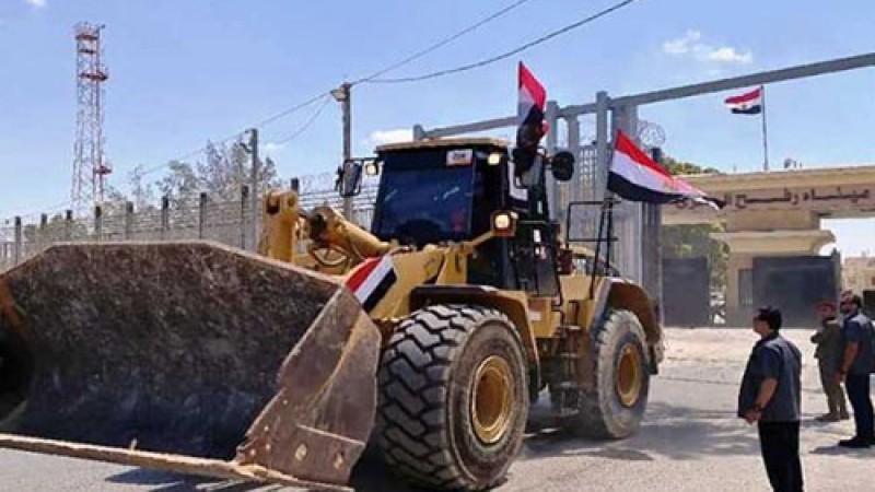 مع تشجيع السكان على الهجرة