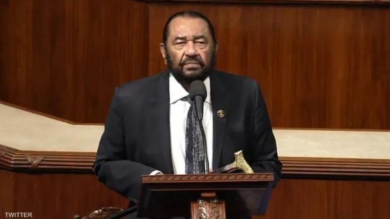 نائب ديمقراطي يطالب بعزل ترامب ويصف تصريحاته تجاه غزة "بالتطهير العرقي"
