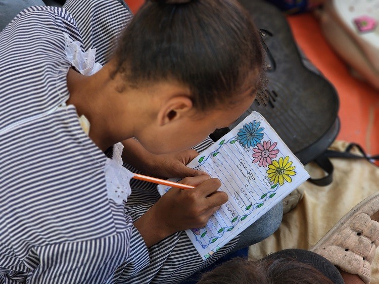 "الأونروا" تعلن افتتاح 130 مقرًا تعليميًا مؤقتًا في غزة