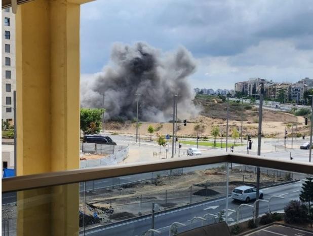 كتائب القسام تقصف تل أبيب .. دوي انفجارات قوية عقب تشغيل صفارات الانذار في منطقة "غوش دان"