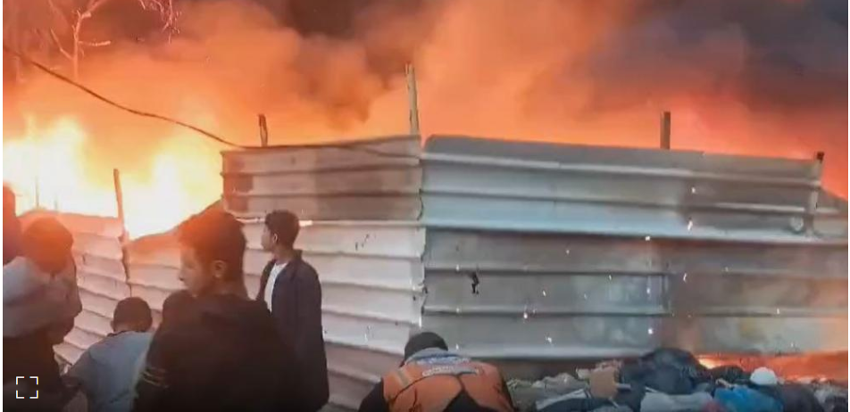اندلاع حريق هائل في مخازن مواد تموينية بشارع النصر غربي مدينة غزة