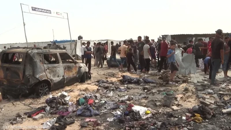 شهداء وإصابات بقصف الاحتلال خيمة تؤوي نازحين في دير البلح