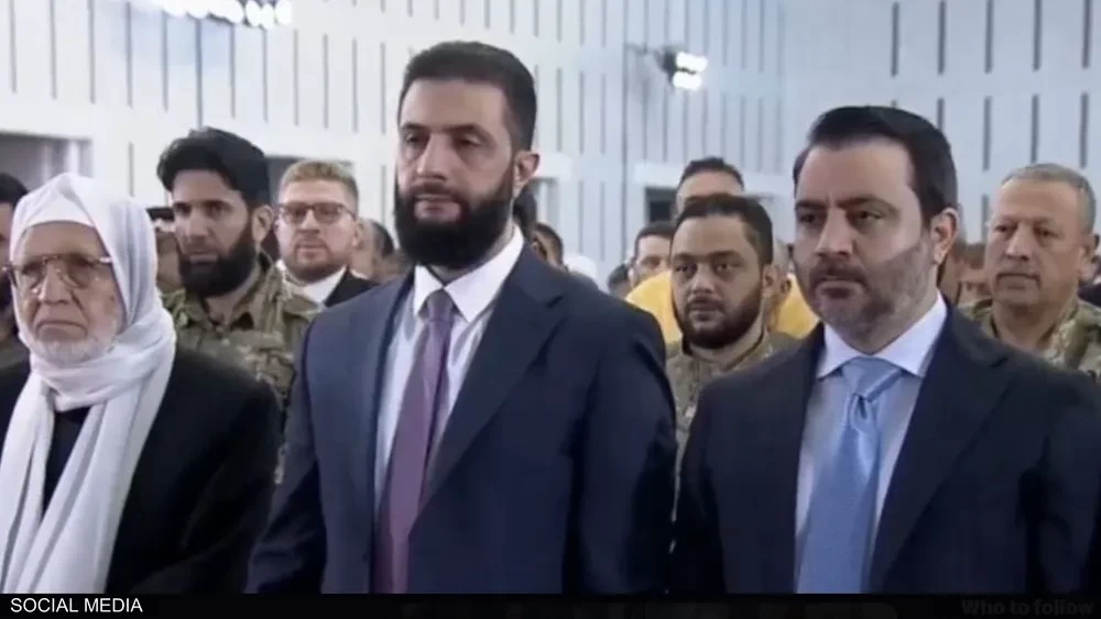 لأول مرة...الشّرع يؤدي صلاة عيد الفطر في مُصلى قصر الشعب