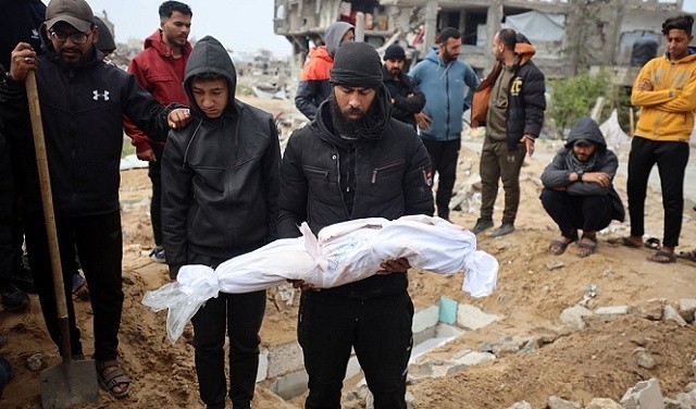 5 شهداء إثر قصف الاحتلال مجموعة من المواطنين غرب رفح