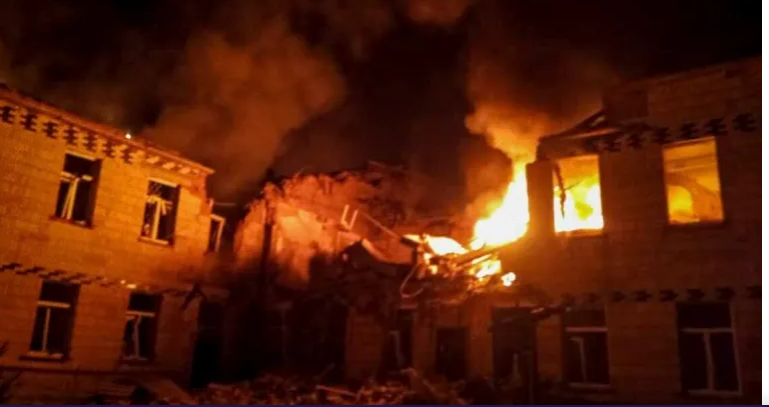 هجوم روسي بالمسيرات على كييف واندلاع حرائق في أوديسا