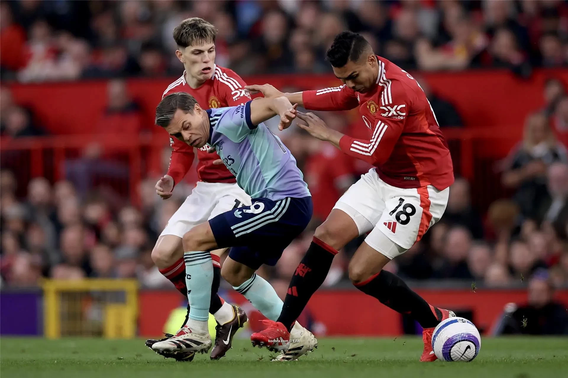 بالصور: مانشستر يونايتد يخدم ليفربول بتعطيل آرسنال