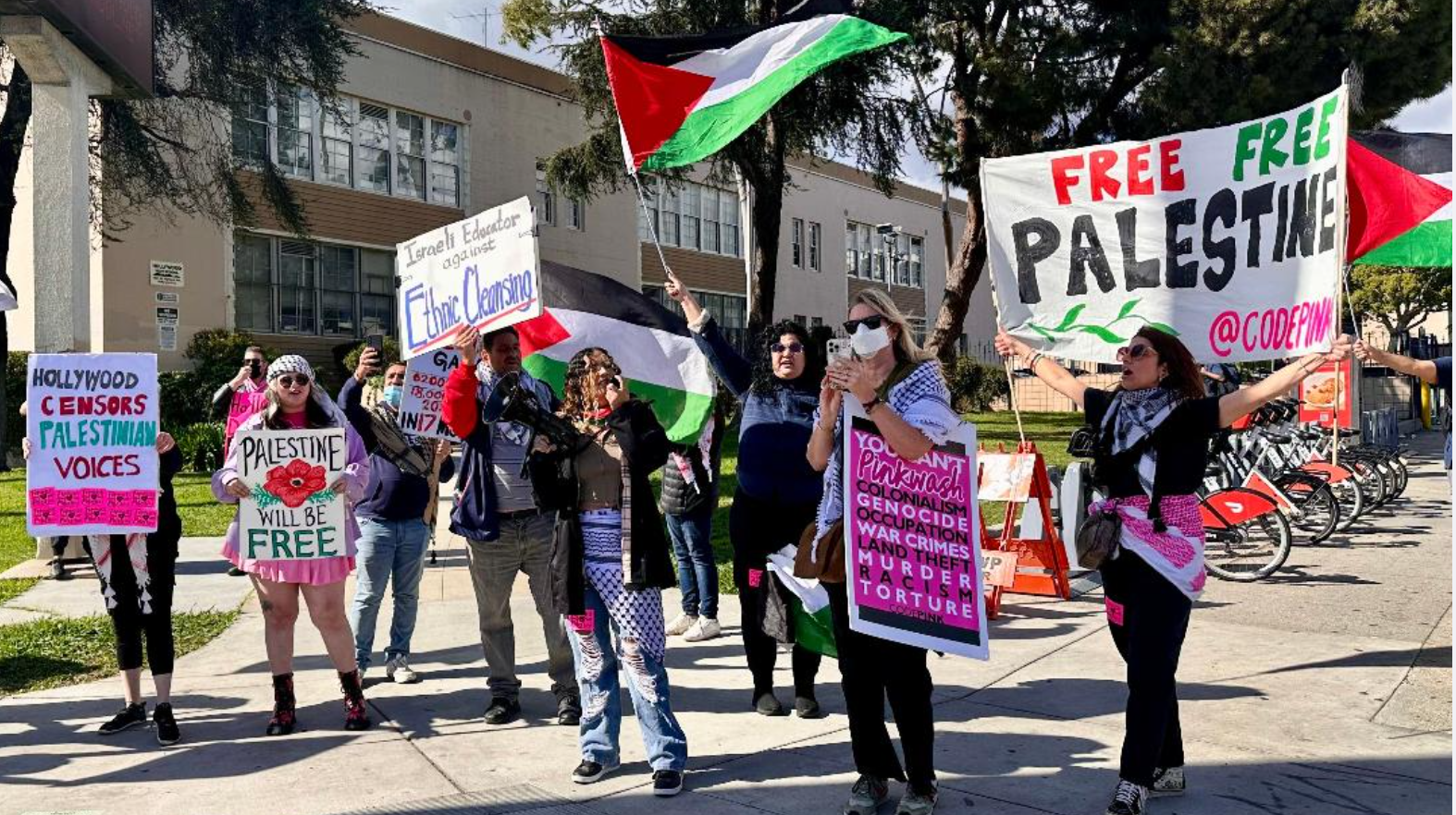 كاليفورنيا: متظاهرون يغلقون الطريق المؤدي إلى حفل الأوسكار نصرة وإسنادا لفلسطين