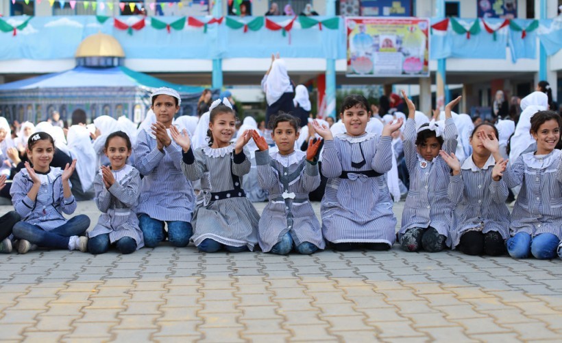 "الأونروا": 260 ألف طفل في غزة التحقوا بالتعليم عن بعد منذ بداية العام