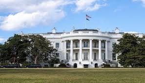 البيت الأبيض يؤيد قرار إسرائيل وقف دخول المساعدات إلى غزة