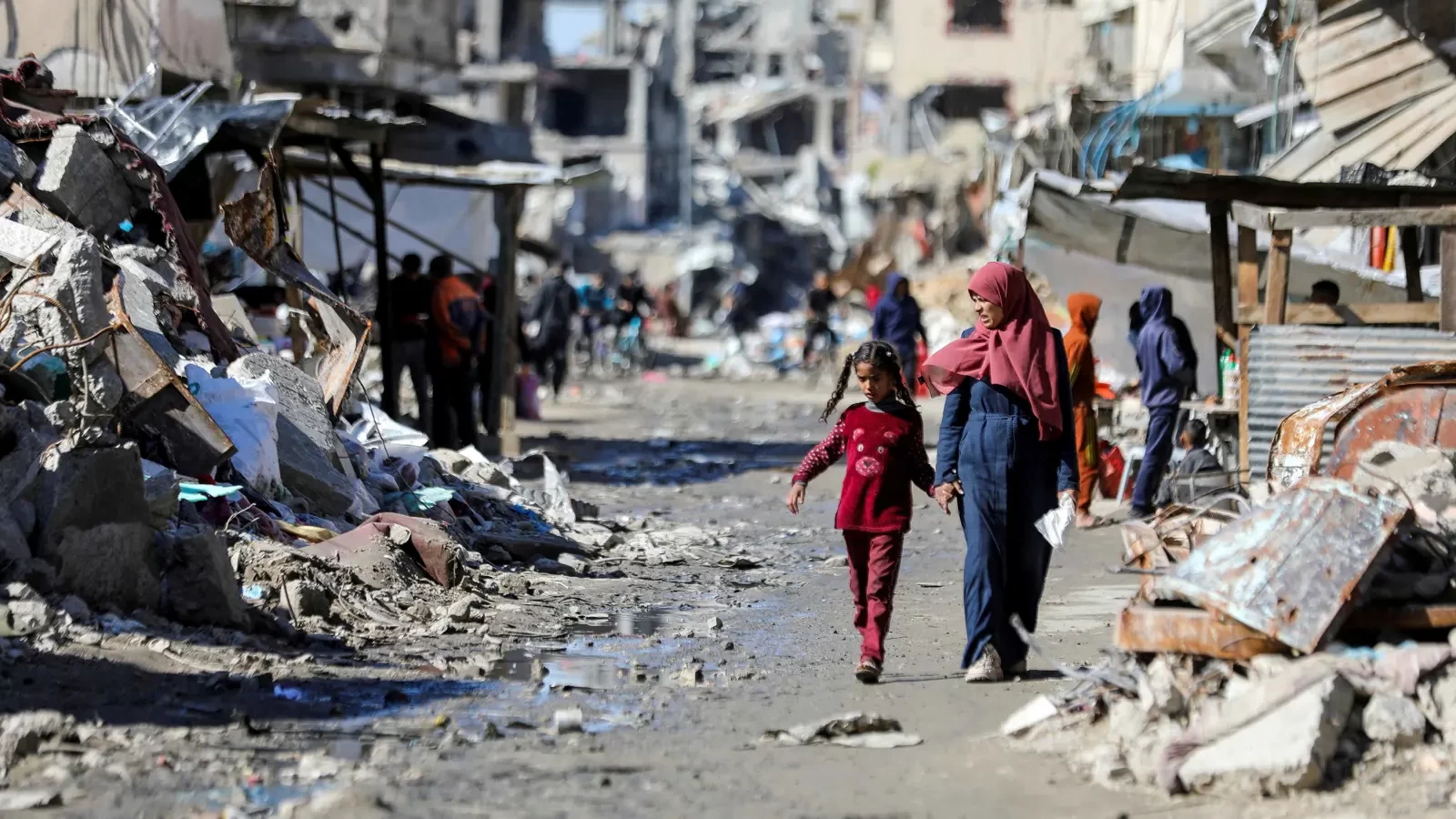 غارات جوية وقصف مدفعي وعشرات الشهداء في اليوم الـ57 لوقف الحرب بغزة