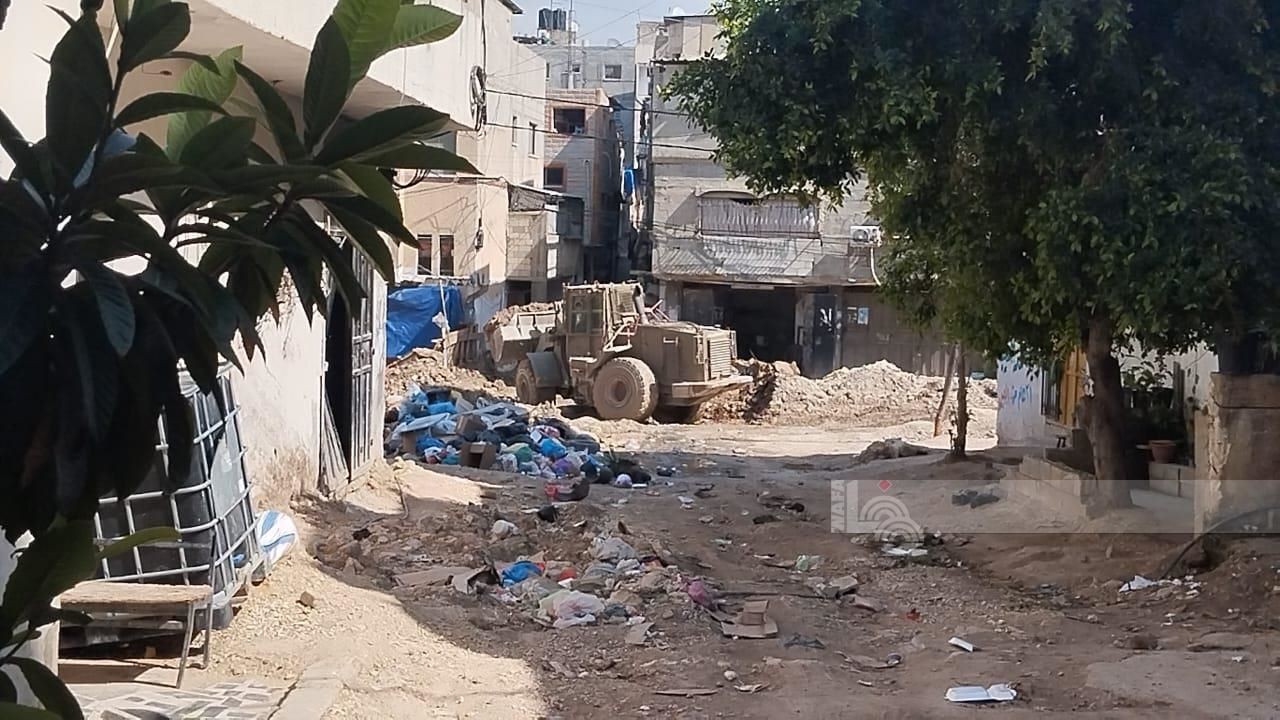 تعزيزات عسكرية ومداهمة منازل