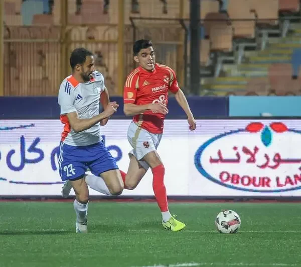 بالصور.. الأهلي يواصل الضغط على بيراميدز بثنائية في الطلائع