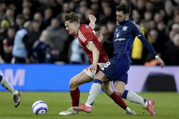 بالصور.. نوتنجهام يعيد مانشستر يونايتد لدوامة الهزائم