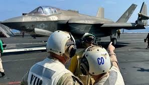 سقوط مقاتلة أميركية في البحر الأحمر