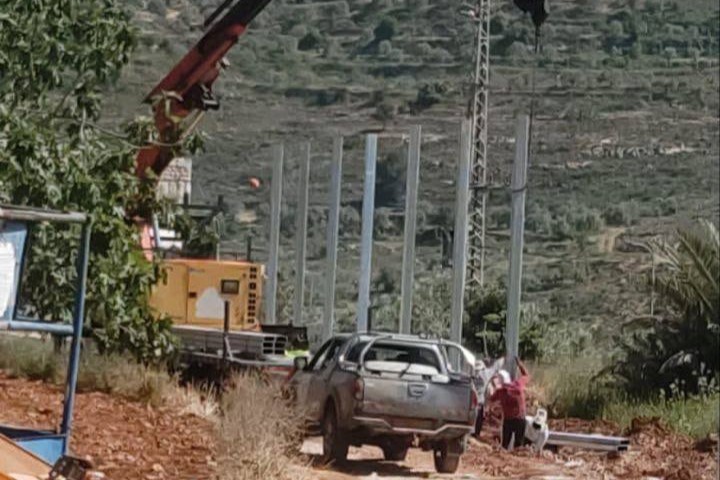 الاحتلال يشرع بإقامة سياج شائك شمال رام الله