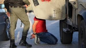 الاحتلال يعتقل شابين من مخيم بلاطة شرق نابلس