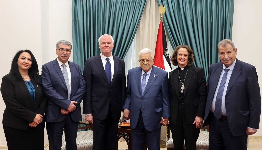 تفاصيل لقاء الرئيس عباس مع المدير التنفيذي لمنظمة كنائس من أجل السلام