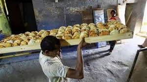 مخابز غزة تتوقف عن العمل بسبب نفاد الطحين والوقود