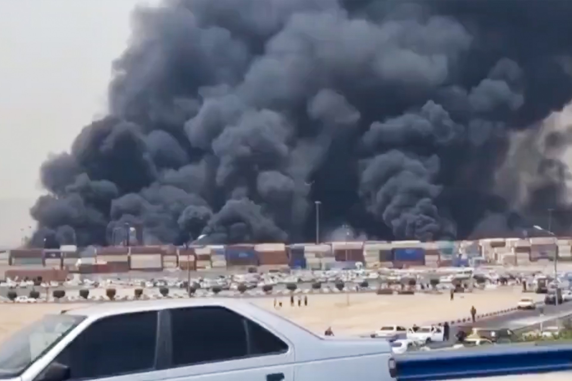 أسفر عن 561 إصابة.. انفجار ضخم في ميناء بندر عباس جنوب إيران