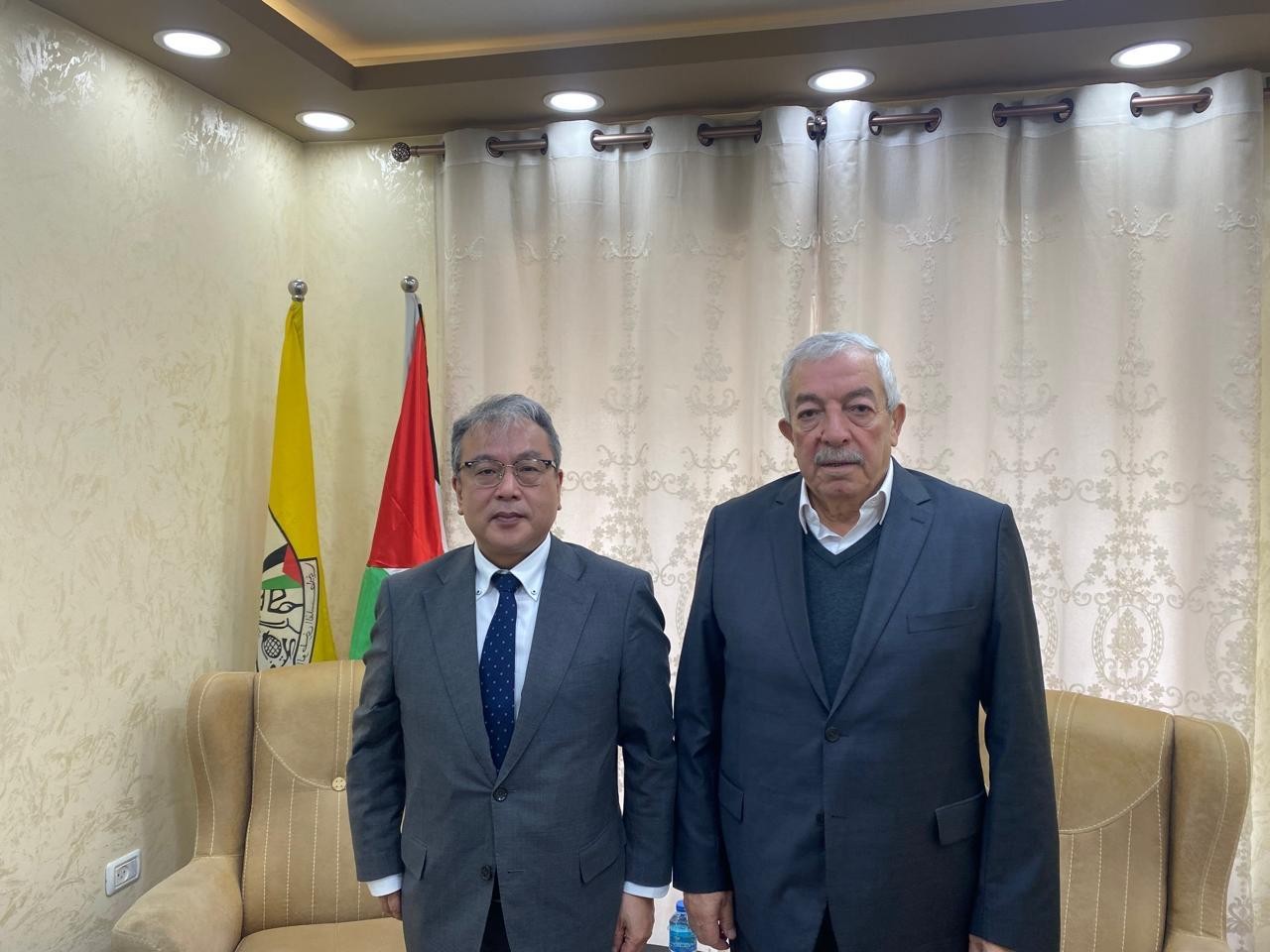 العالول يدعو السفير الياباني إلى تكثيف الجهود لوقف العدوان على شعبنا