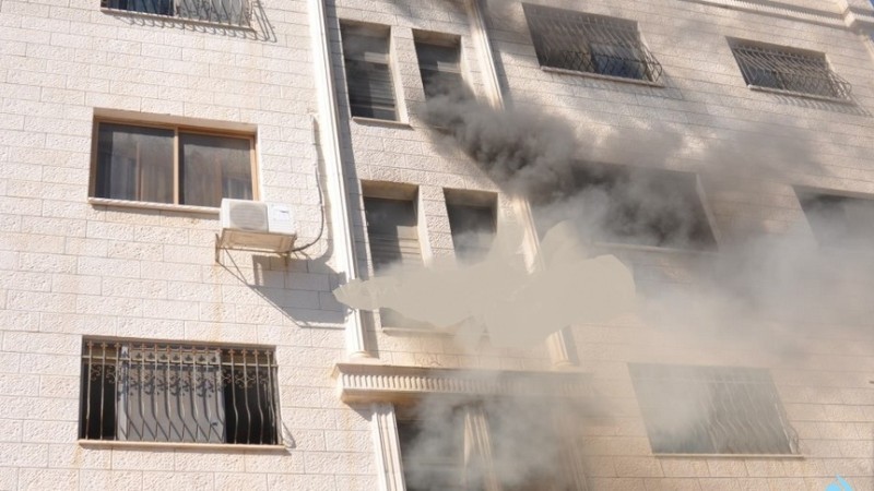 إصابات بالحروق والاختناق إثر اندلاع حريق بشقة سكنية في رام الله