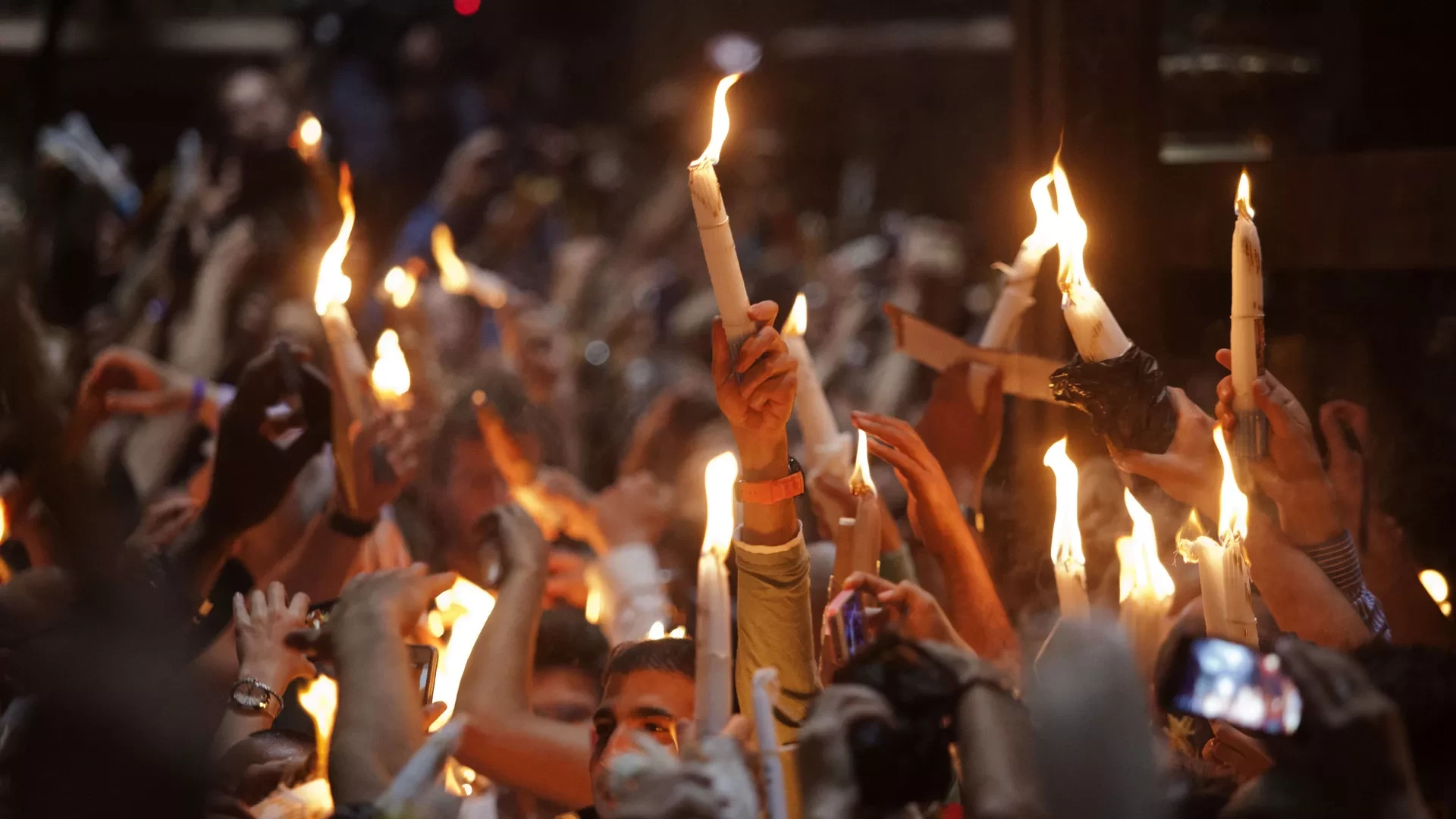 مولدوفا تمنع ممثل الكنيسة الأرثوذكسية من السفر للقدس للمشاركة في مراسم "النار المقدسة"