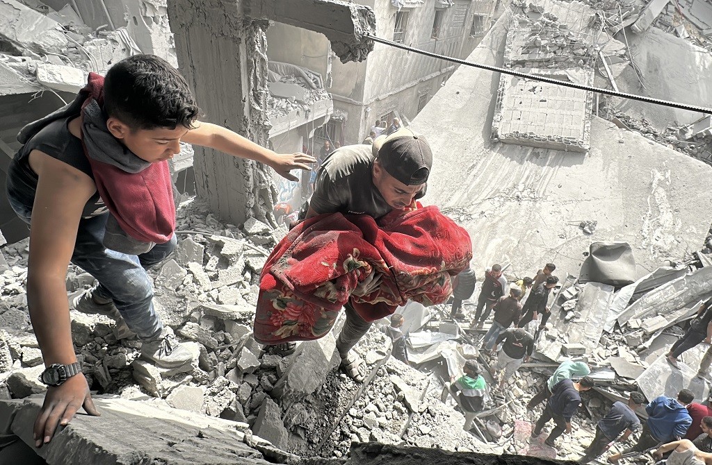 شهيدان ومصابون في قصف للاحتلال على قطاع غزة