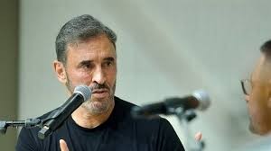 كاظم الساهر يفاجئ جمهوره بـ”نيو لوك”… وقصة شعره الجديدة