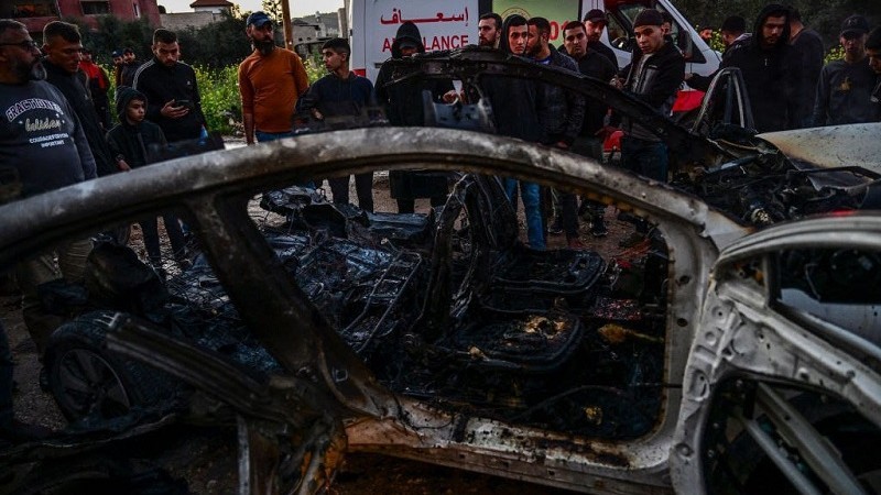 شهيدان ومصابون في قصف إسرائيلي على مركبة مدنية شرقي خان يونس