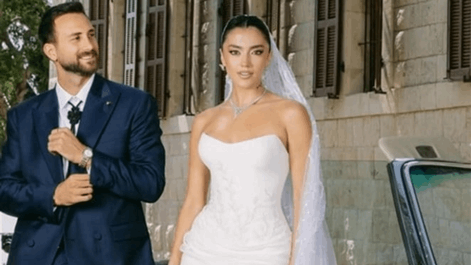 ستيفانى عطا الله تبهر الجمهور العربى بفستان زواجها