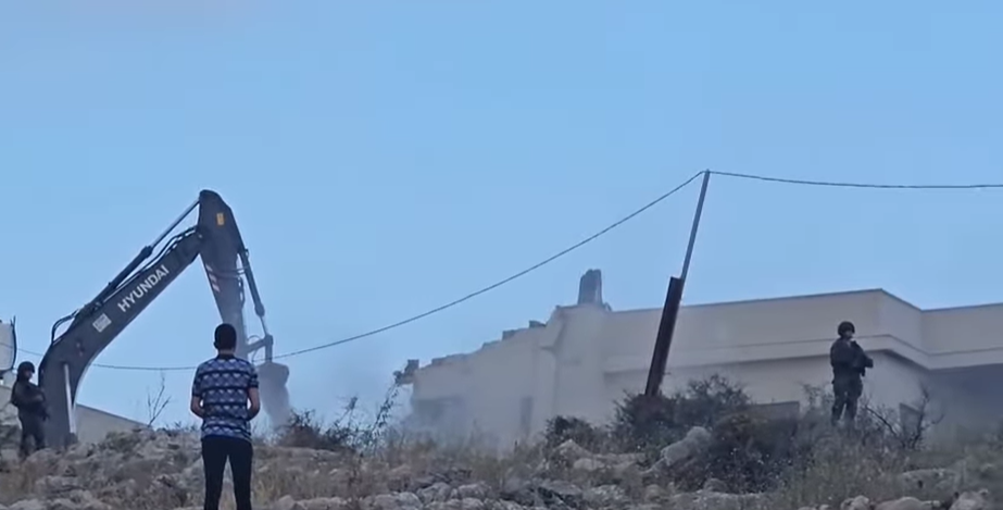 الاحتلال يهدم منزلين في رام الله وبيت لحم