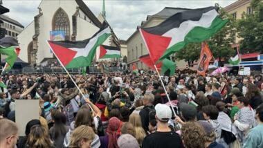 تظاهرة في بازل السويسرية رفضا لمشاركة إسرائيل في مسابقة الأغنية الأوروبية