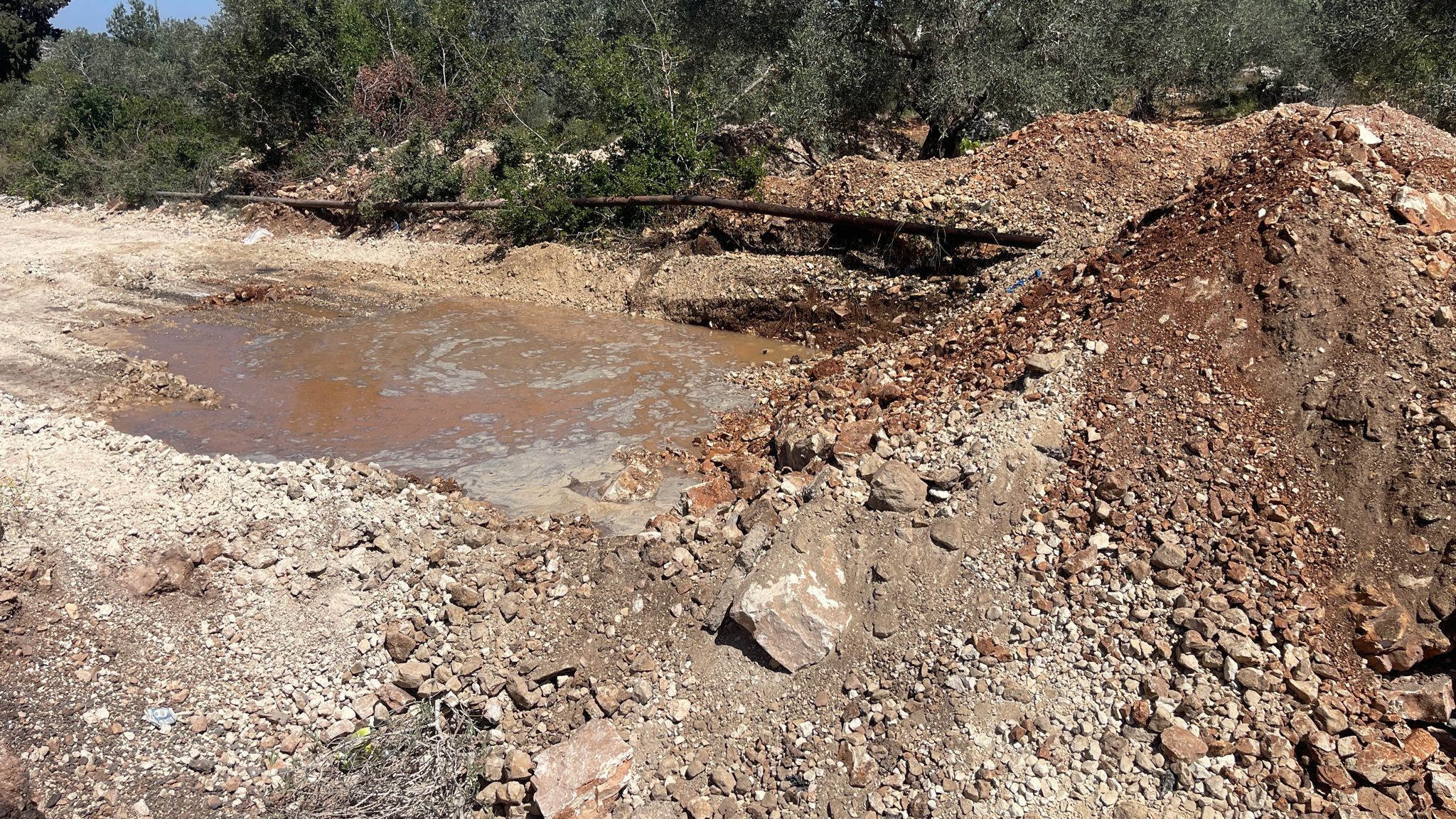 الاحتلال يُغلق المدخل الغربي لقرية أم صفا برام الله