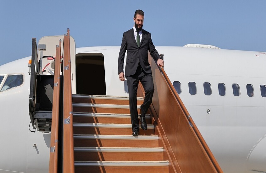 الرئيس الشرع يصل إلى البحرين في زيارة رسمية