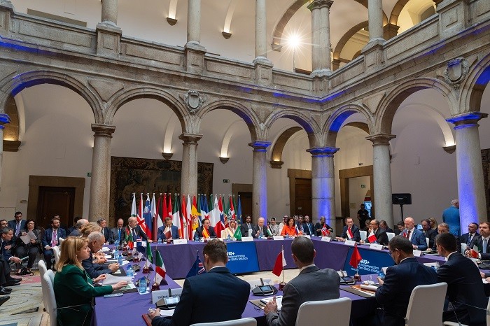 "اللجنة الوزارية العربية الإسلامية" تعقد اجتماعًا موسعًا مع مجموعة مدريد وعددٍ من الدول الأوروبية