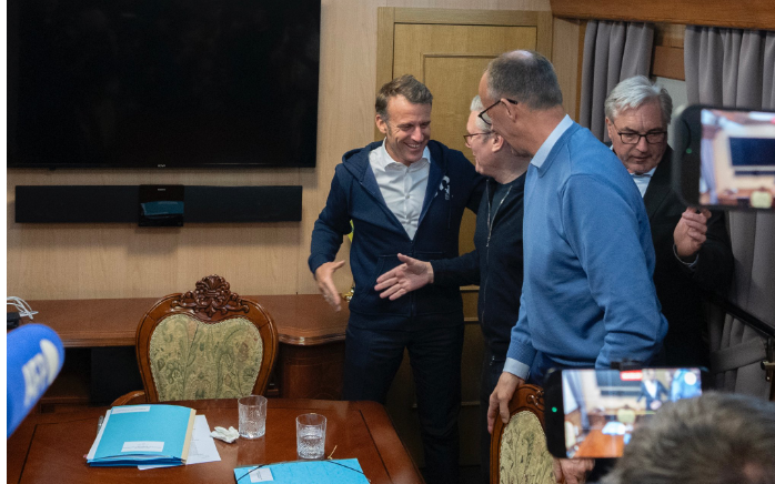 حقيقة إخفاء ماكرون لـ"كوكايين" خلال زيارته لكييف.. الإليزيه يرد