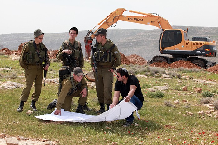 الاحتلال يشق طرقا استعمارية لربط البؤر والمزارع الرعوية تنفيذا لمشروع الضم