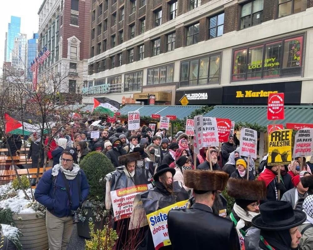 نيويورك: احتجاج في حفل تخرج جامعة "ستاتن آيلاند "رفضا للتواطؤ مع الإبادة الجماعية في غزة