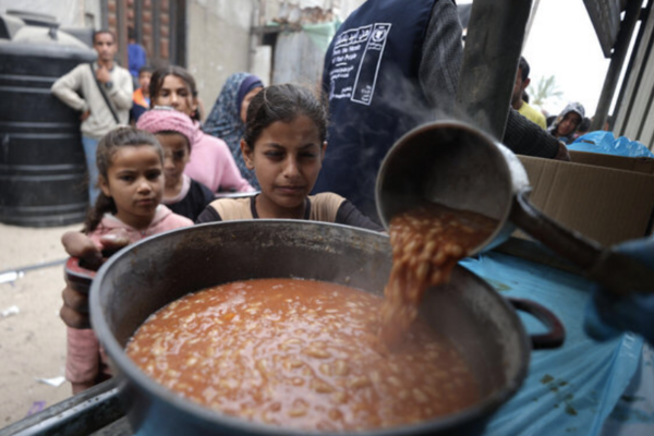 نحو 300 كاتب فرنسي: ما يجري في غزة بـ "إبادة جماعية" ويجب معاقبة إسرائيل