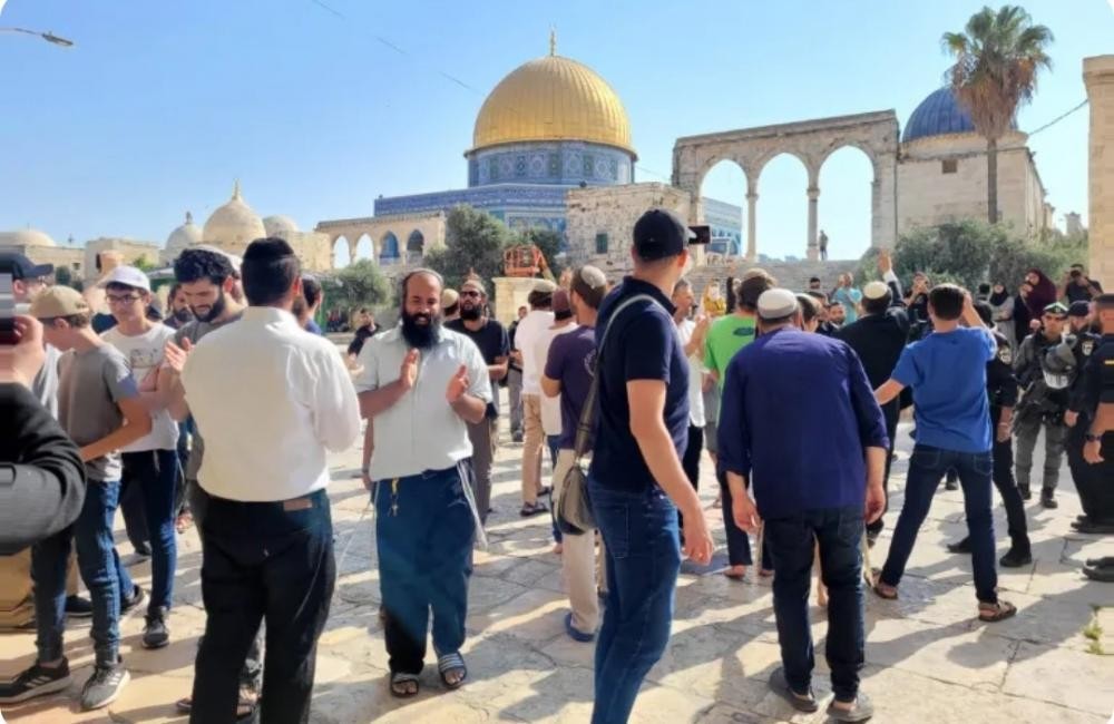 13 حاخامًا من "الصهيونية الدينية" يدعون لاقتحام المسجد الأقصى الاثنين