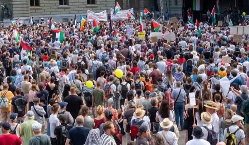 "برن" السويسرية تشهد أكبر تظاهرة منذ بدء حرب الابادة الجماعية على قطاع غزة