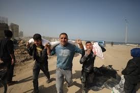 أكثر من 13 شهيدا و200 إصابة برصاص الاحتلال قرب مركز المساعدات وسط القطاع